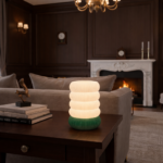 ⁦מנורת שולחן מעוצבת מקולקציית קומו - דגם טוטם רחב⁩ – תמונה ⁦4⁩